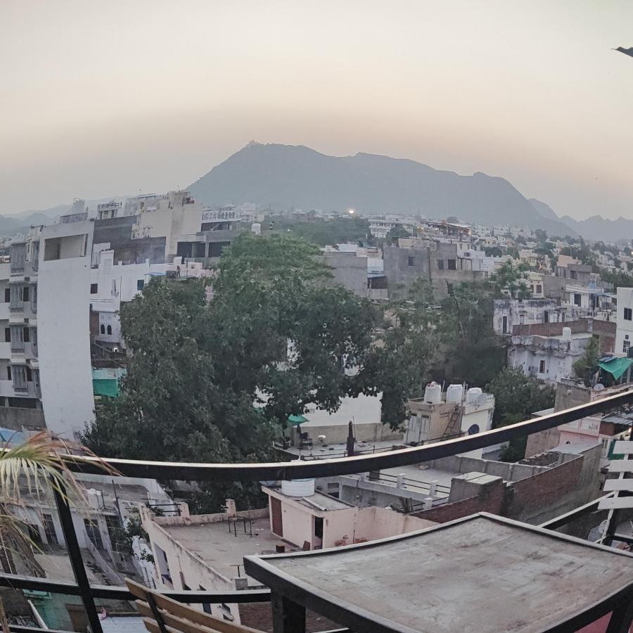 The Rustic Monk Hostel Udaipur Exterior photo