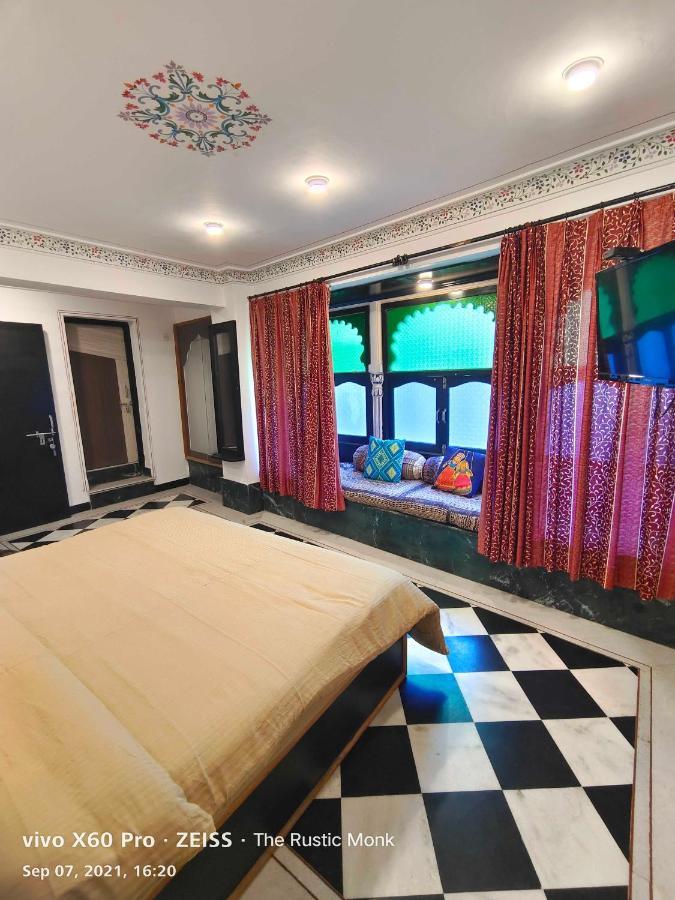 The Rustic Monk Hostel Udaipur Exterior photo