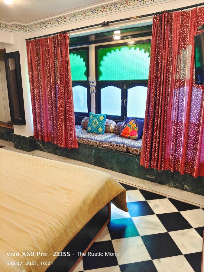 The Rustic Monk Hostel Udaipur Exterior photo